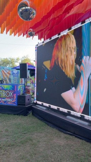 The big screen between sets.