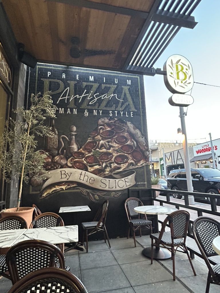 The mural does the advertising. Little Woodrow's across the street does the rest